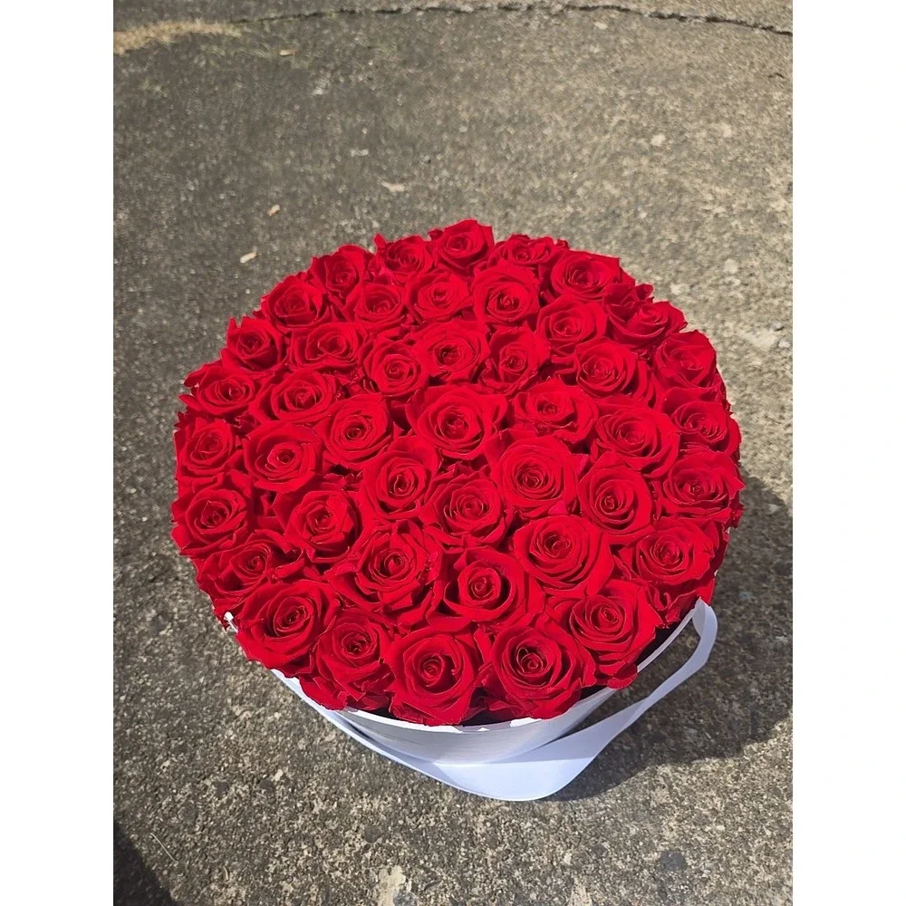 Venus et Fleur Red Roses Flower Box Arrangement Large White Container 40+ Roses